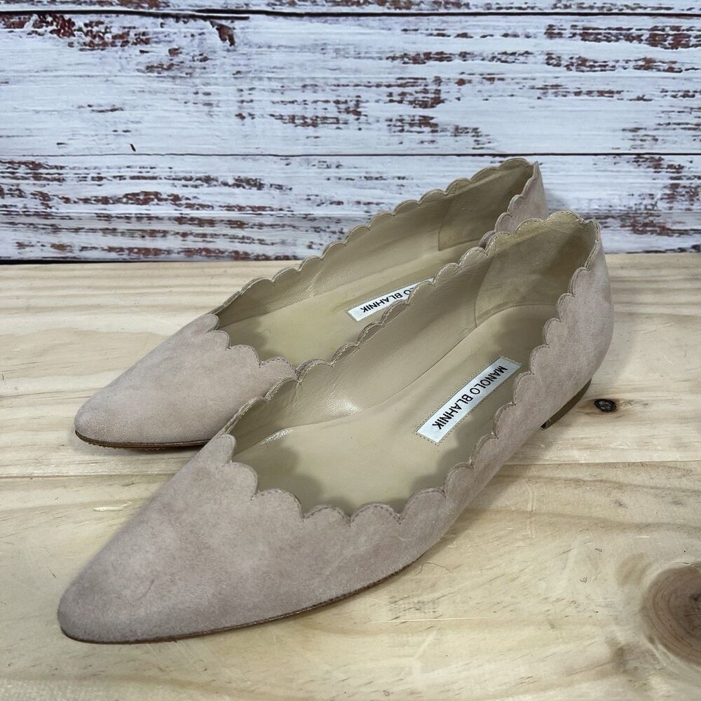 Manolo Blahnik Flats Womens Sz 38 US 7.5 Scalloped Srila Suede Beige Pointed Toe
